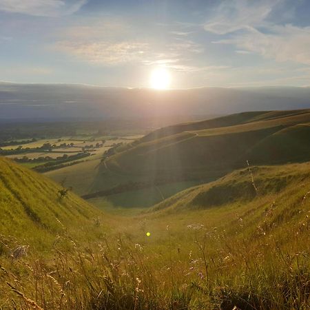 Moors Wood Relaxing ,Tranquil Retreat With Hot Tub Villa Chippenham  Exteriör bild