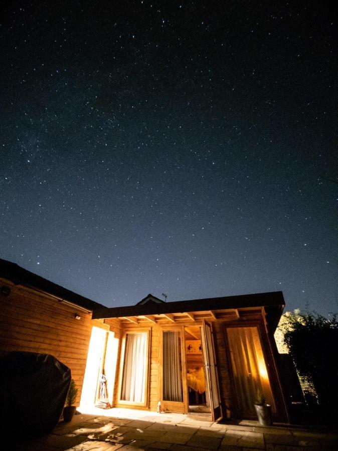 Moors Wood Relaxing ,Tranquil Retreat With Hot Tub Villa Chippenham  Exteriör bild