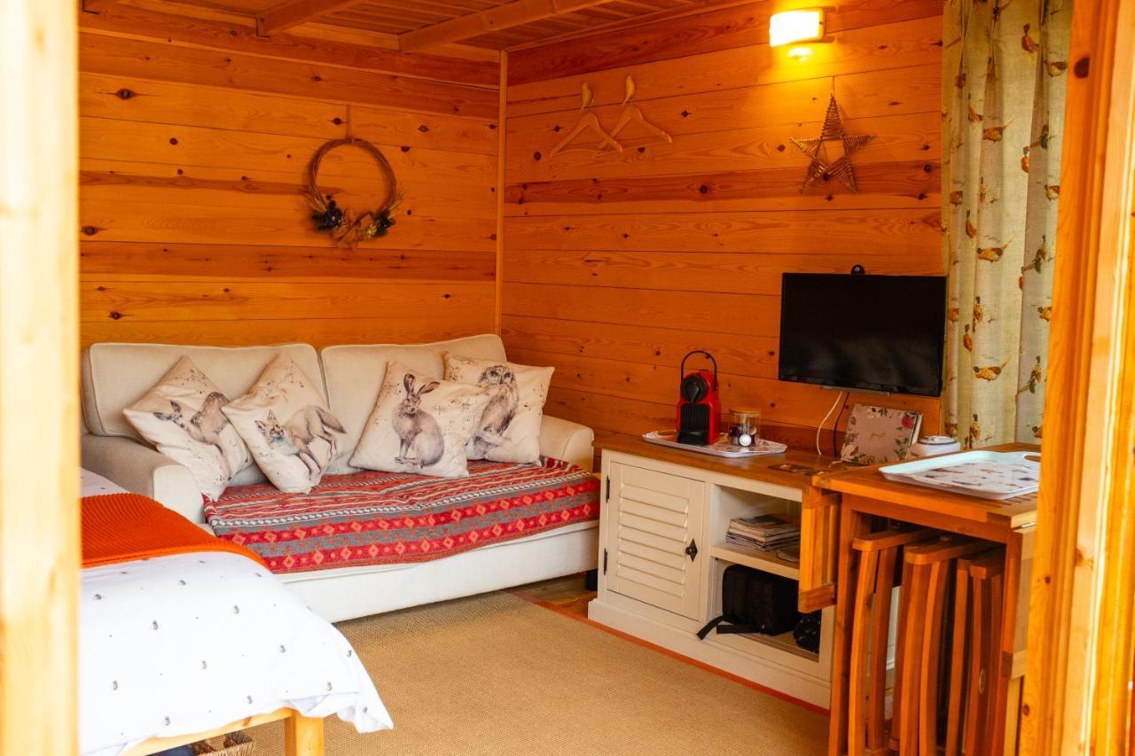 Moors Wood Relaxing ,Tranquil Retreat With Hot Tub Villa Chippenham  Exteriör bild