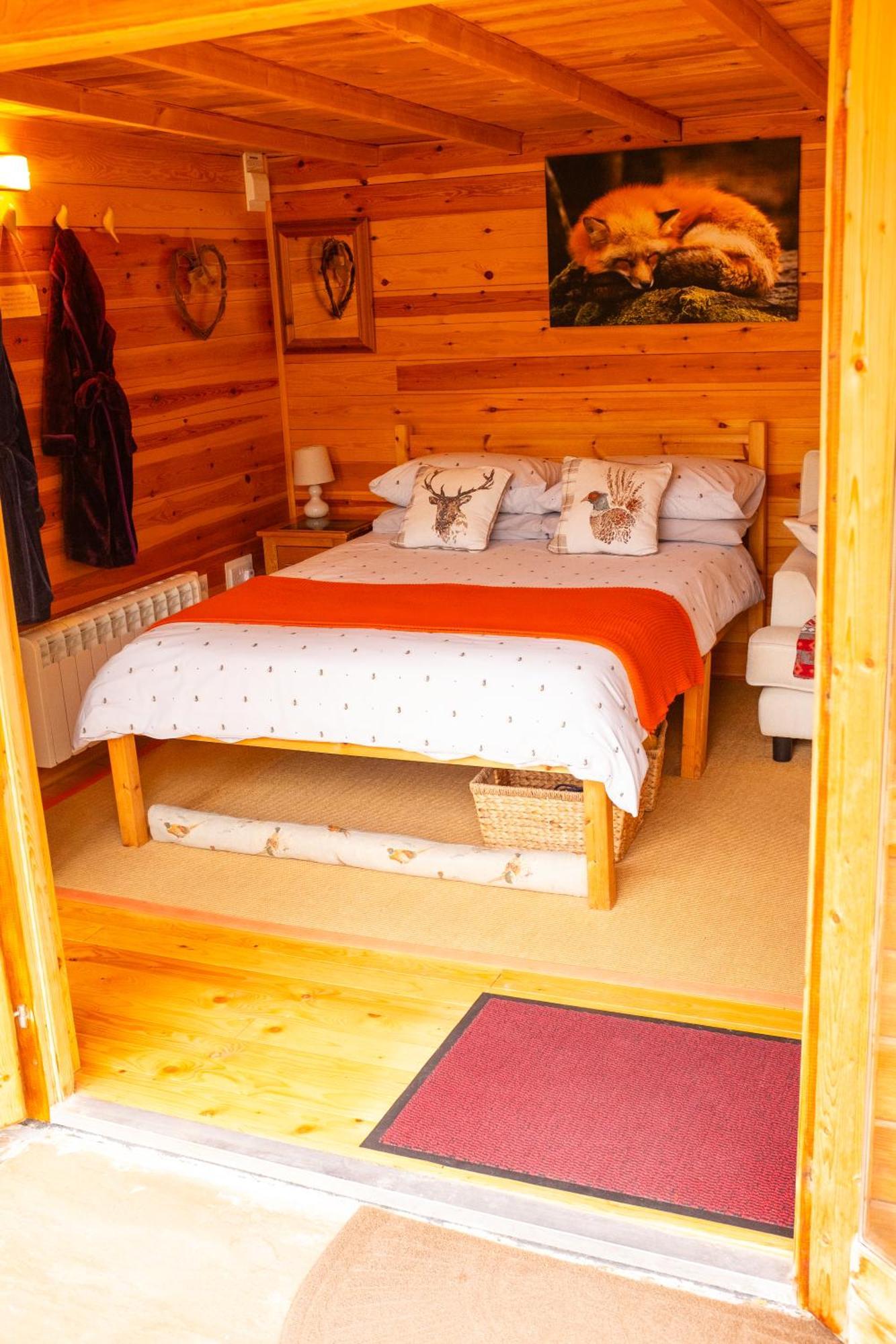Moors Wood Relaxing ,Tranquil Retreat With Hot Tub Villa Chippenham  Exteriör bild