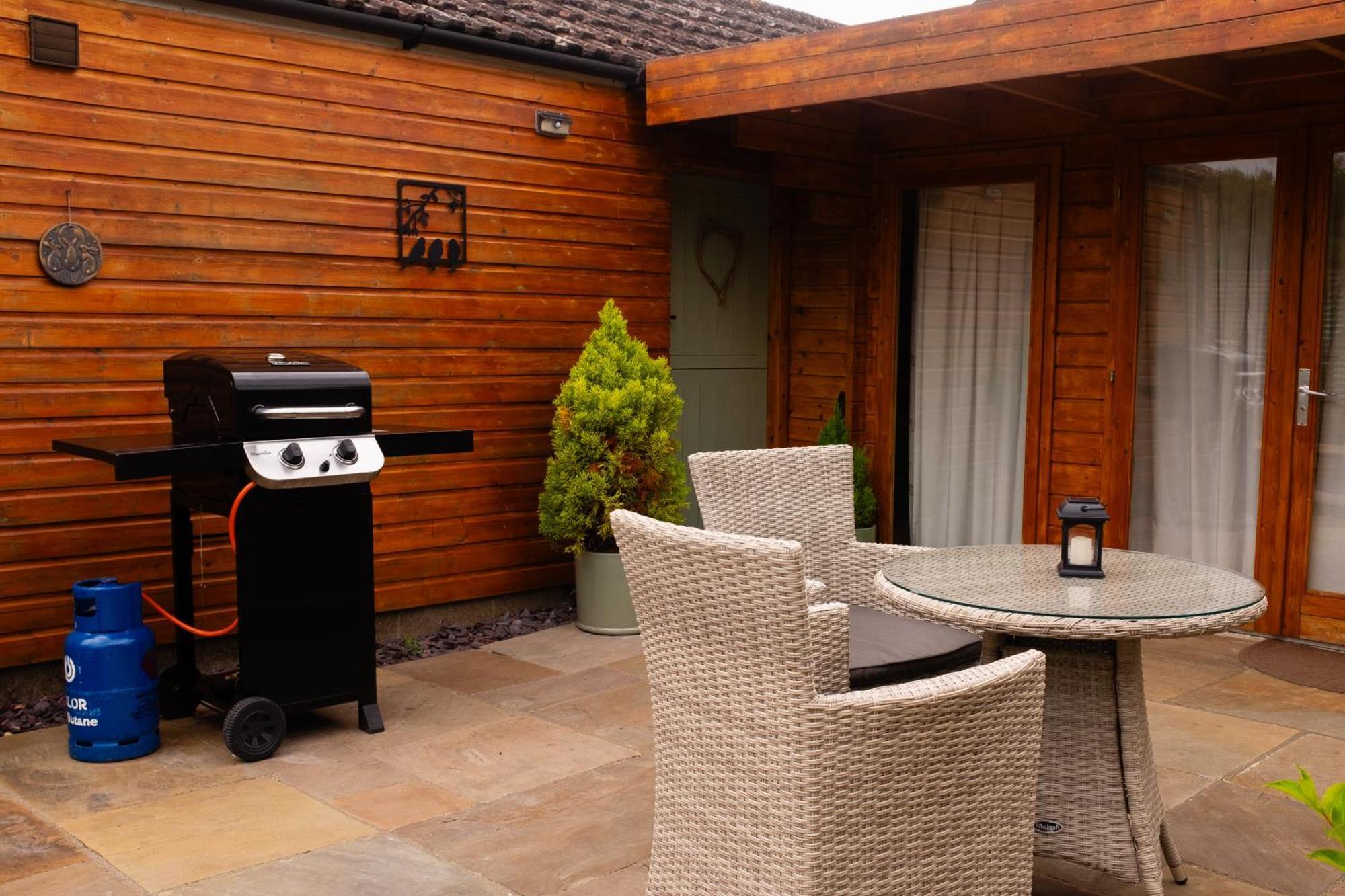 Moors Wood Relaxing ,Tranquil Retreat With Hot Tub Villa Chippenham  Exteriör bild
