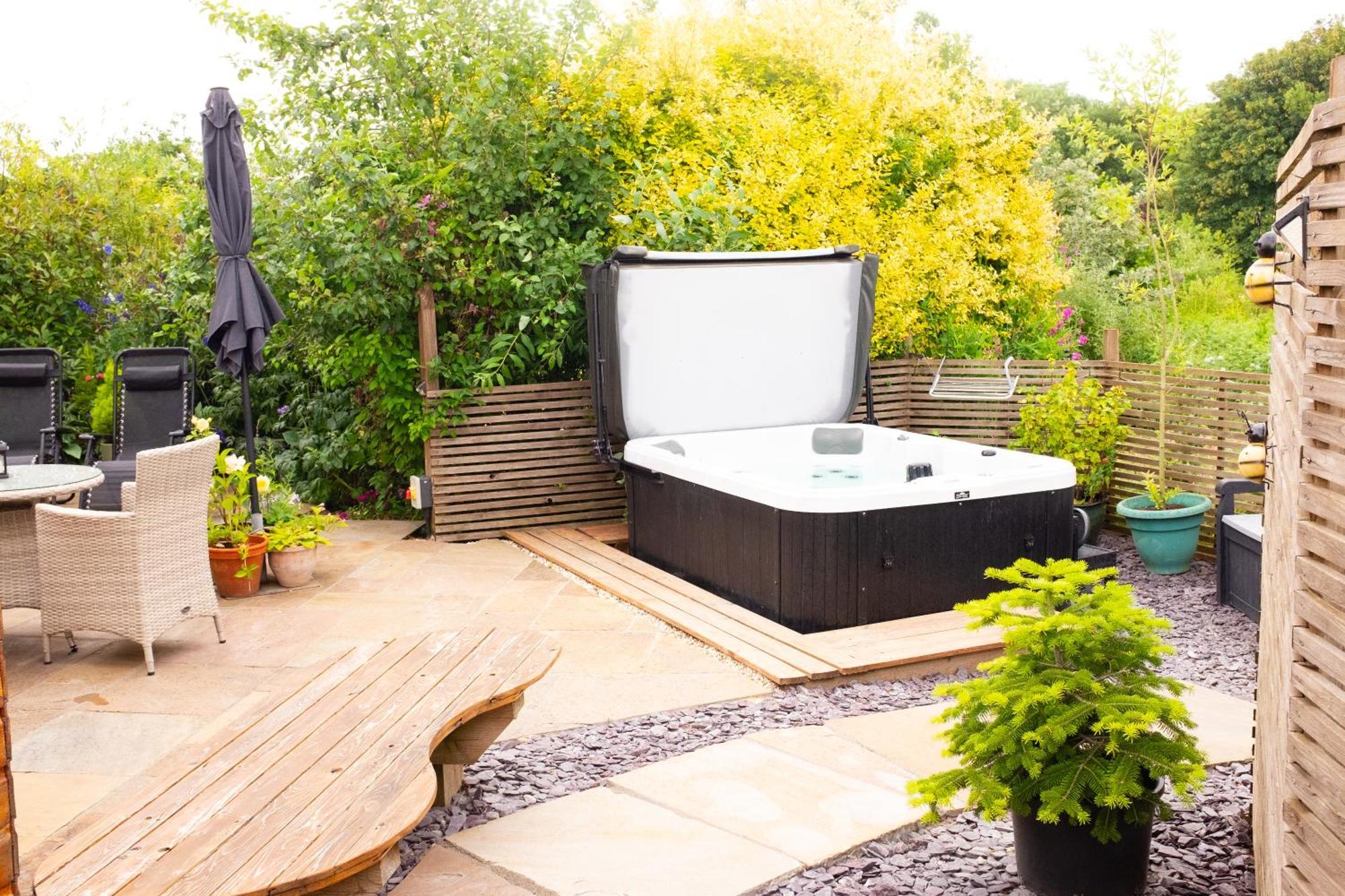 Moors Wood Relaxing ,Tranquil Retreat With Hot Tub Villa Chippenham  Exteriör bild