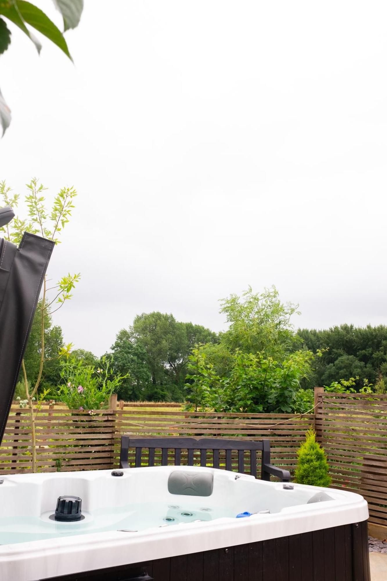 Moors Wood Relaxing ,Tranquil Retreat With Hot Tub Villa Chippenham  Exteriör bild