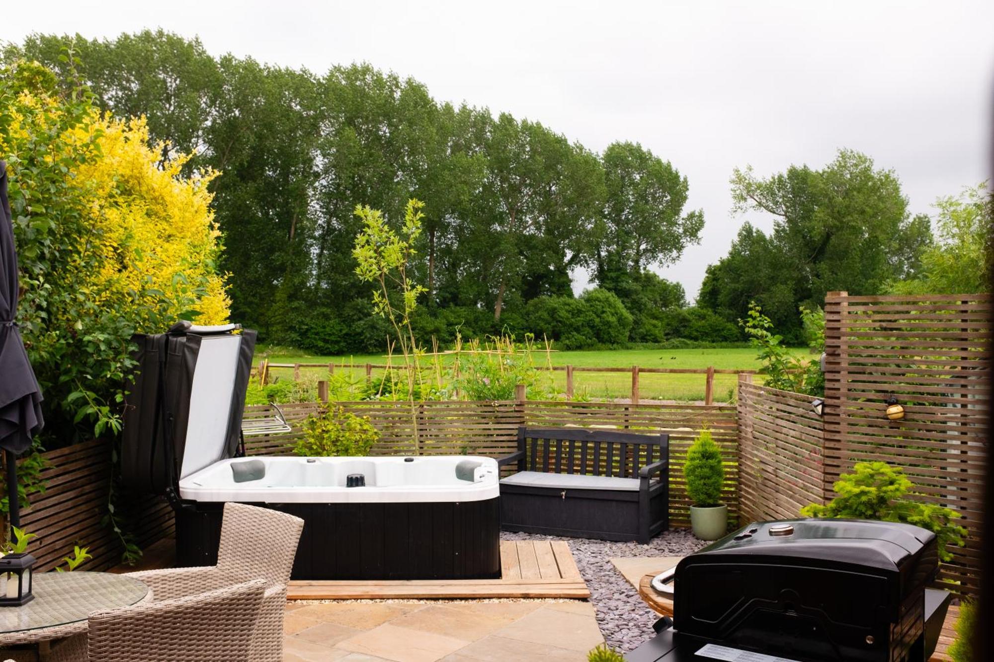 Moors Wood Relaxing ,Tranquil Retreat With Hot Tub Villa Chippenham  Exteriör bild